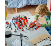 LEGO City 60414 Remiza strażacka z wozem strażackim - 1205487 - zdjęcie 11